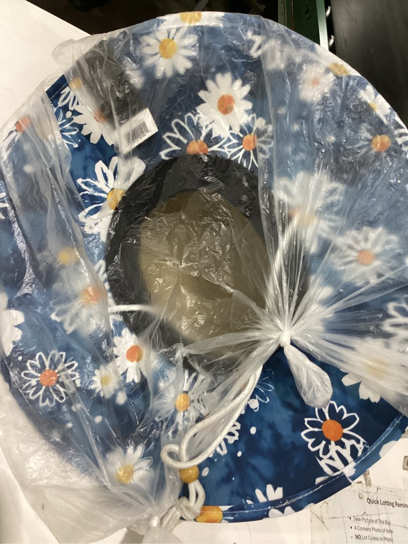 Condition photo showing Good Condition for hemlock outdoor hat