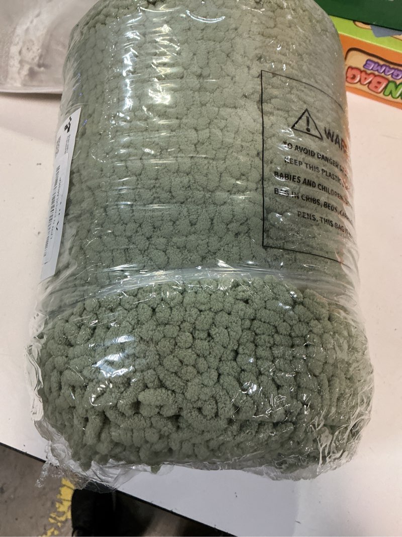 Condition photo showing New/Like New for (the color is green)olanly bathroom rugs sets 3 piece, soft absorbent chenille bath mats and u-shaped contour toilet rug, quick dry, home decor accessories, bath mat set for bathroom (47\"x20\"+24\"x16\"+24\"x20\", airy blue) 47\" x 20\" + 24\" x 16\" + u24\" x 20\" airy blue