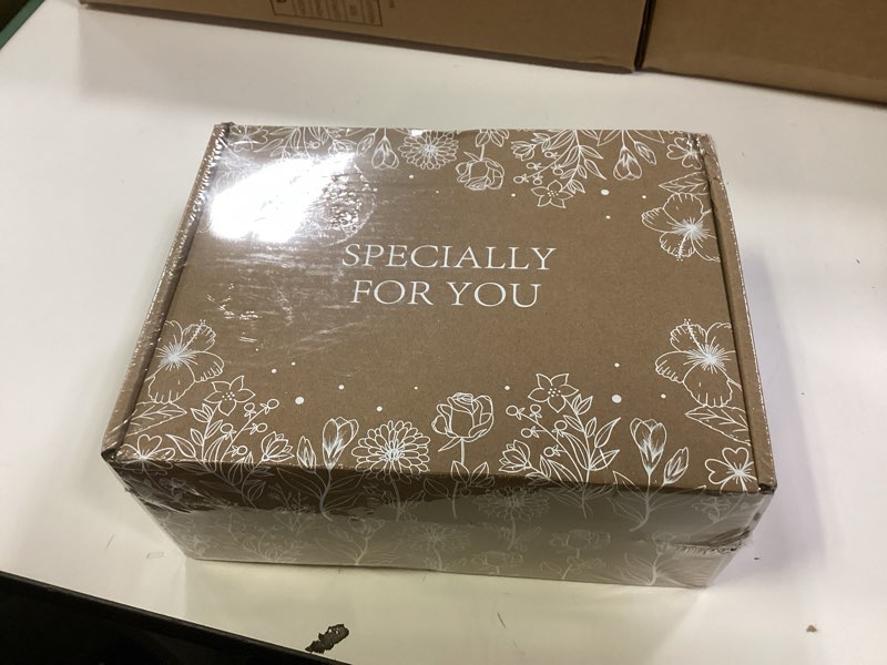 Condition photo showing New/Like New for LUICONMO Thank You Gifts for Women, Appreciation Gifts for Coworkers Teacher with 16oz Thank You for Being Awesome Glass, Employee Appreciation Gift Box Thanksgiving Christmas Gift set
