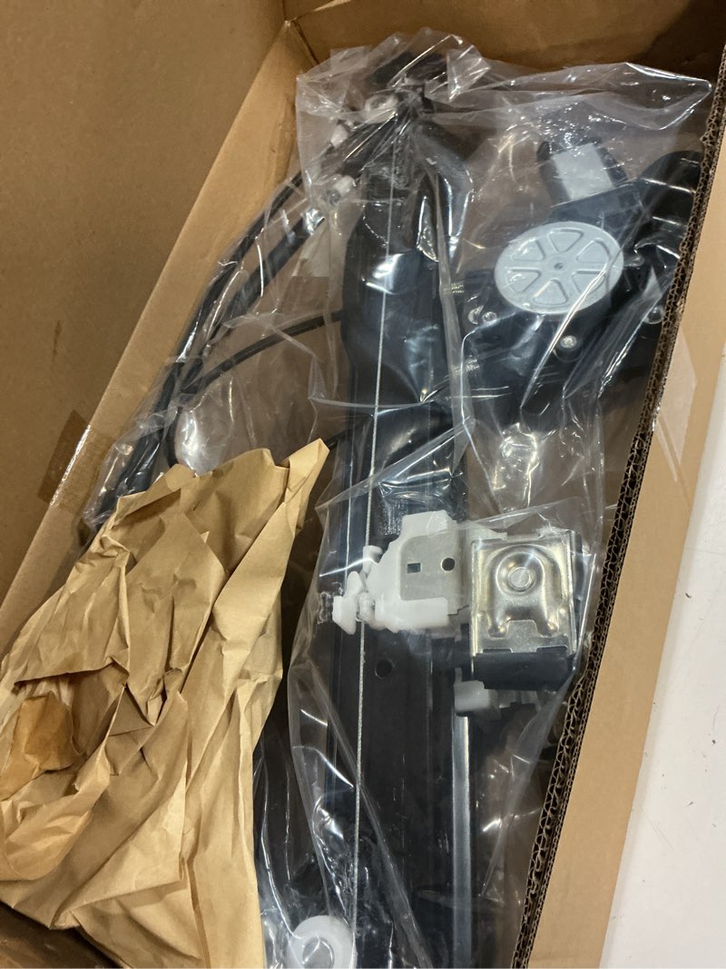 Condition photo showing New/Like New for 741-579 rear passenger power window regulator compatible for 2001-2006 gmc sierra 2500 hd 3500 & chevrolet suburban silverado 1500 cadillac escalade right