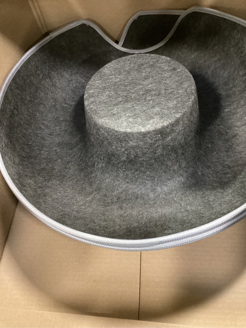 Condition photo showing Good Condition for Large Cat Tunnel Bed for Indoor Cats with 3 Toys, Scratch Resistant Donut Cat Bed, Up to 30 Lbs (L 2