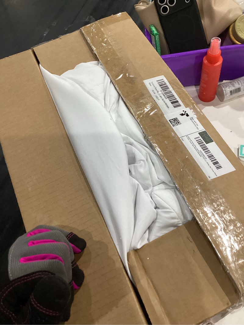 Condition photo showing Good Condition for puredown® Feather Down Throw Pillow Inserts 22 x 22 (Pack of 2, White), Big Throw Pillows for Floor, Couch, Bed, Machine Washable 22x22 Inch 2