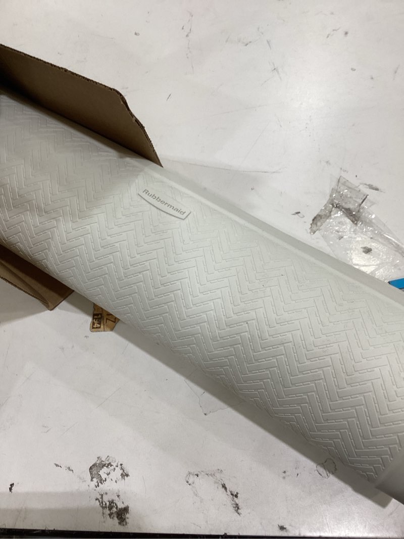 Condition photo showing Good Condition for Rubbermaid Commercial Products Bath Tub and Shower Mat, 36-Inch X 18-Inch, White, Extra Long, Machine Washable, Safti-Grip Non-Slip Bathroom Mat with Suction Cups for Home/Hotel/Shower/Bathtub X-Large White