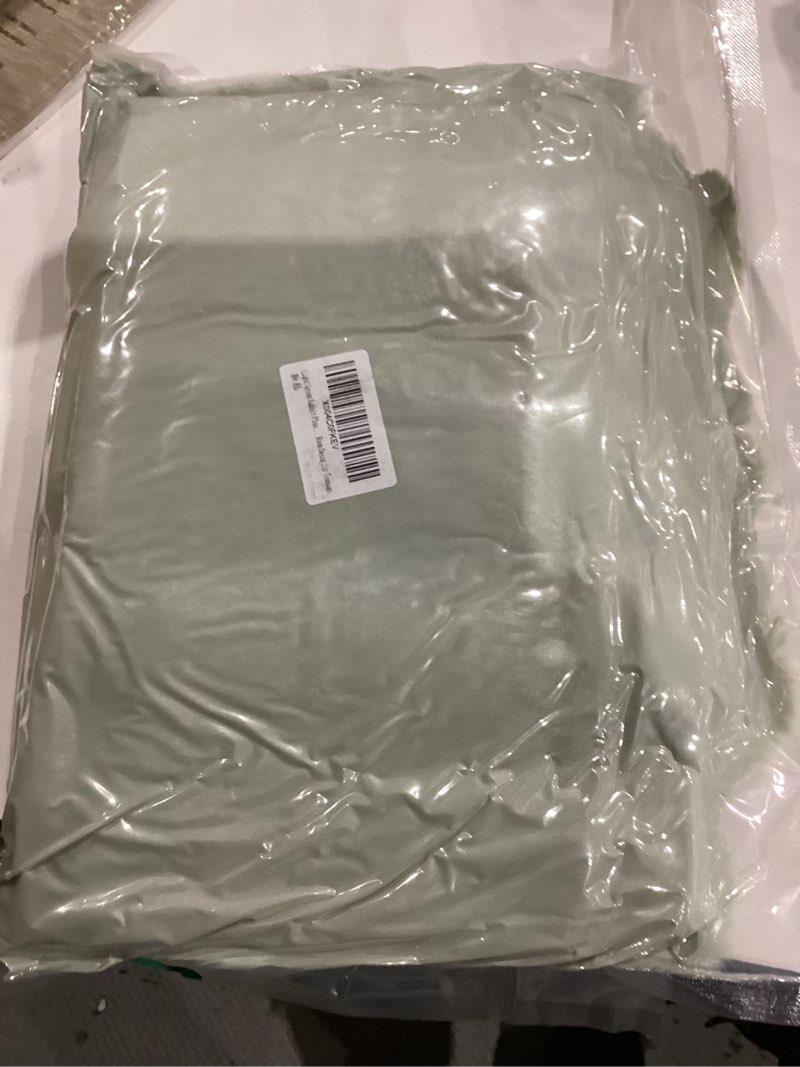 Condition photo showing New/Like New for Light Green Rabbit Plush Area Rug for Bedroom Living Room Sofa,2'X4' Faux Fur Fluffy Shaggy Rectangular Square Rug for Kids Teen Girls Room,Furry Carpet Rug for Nursery Baby Room Decor for Teenage Light Green 2' x 4' (Rectangular)