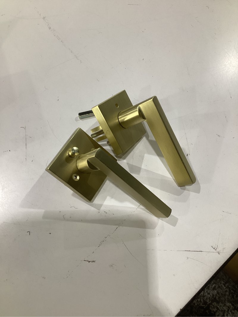 (MODEL UNKNOWN)Door knob