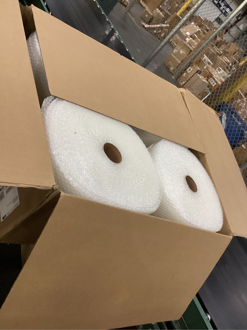 Condition photo showing Good Condition for 4 set of heavy duty bubble wrap