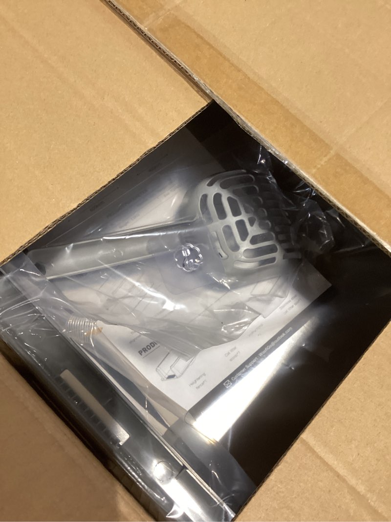 WoofiGo Enclosed Stainless Steel Cat Litter Box with Lid, XL Extra Large Litter Box for Big Cats, Me