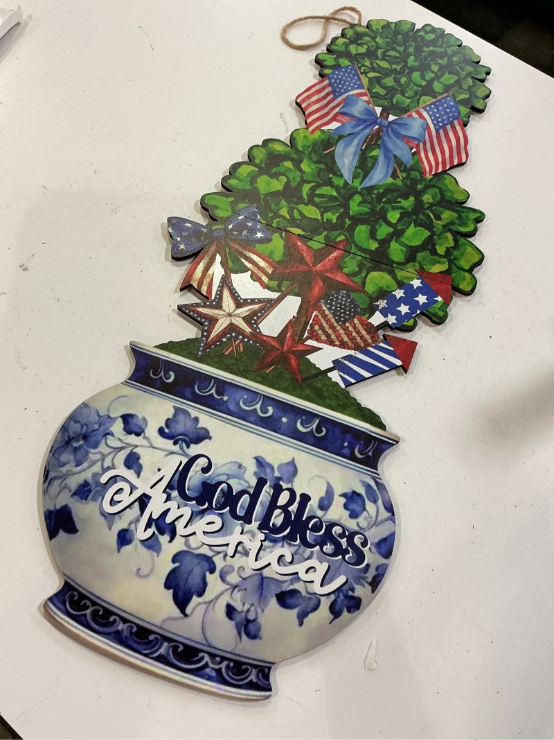 Condition photo showing Good Condition for handpainted patriotic topiary die-cut accents