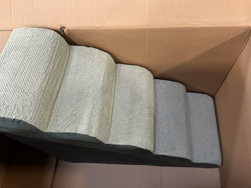 Condition photo showing Good Condition for Dog Stairs for Bed 28.7”H, 5-Step Dog Ramp, Non-Slip Sturdy Pet Steps for Small Dogs & Cats to get on High Bed or Couches, Grey