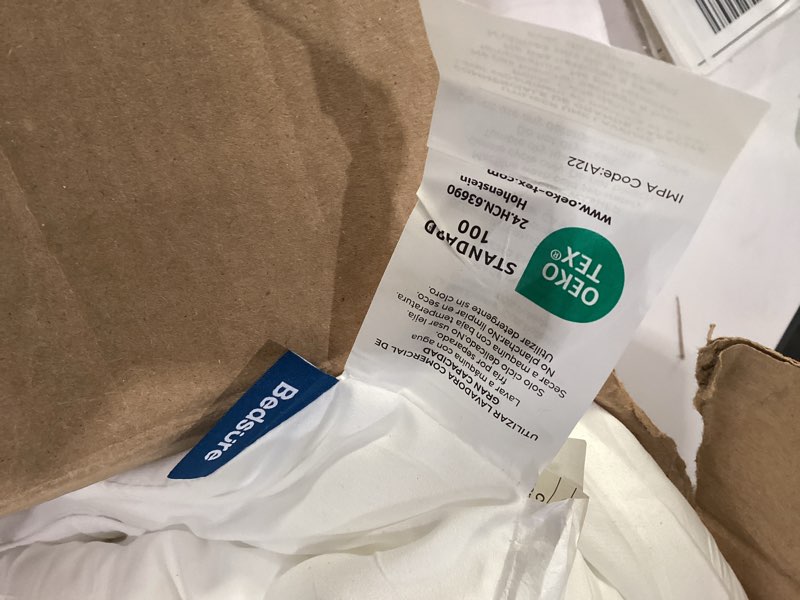 Condition photo showing Good Condition for Bedsure White comforter size unknown