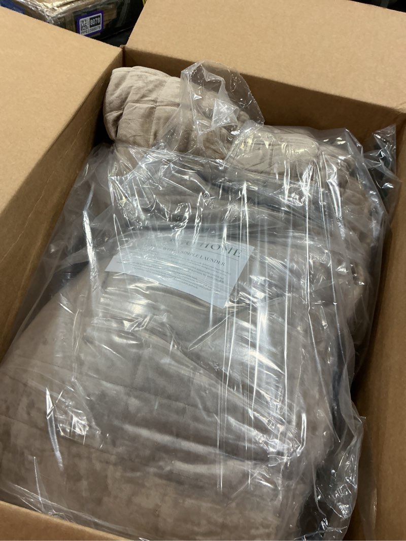 Condition photo showing Good Condition for (Unknown size)RECYCO Luxury Velvet Quilt Set King Size Bedding Sets, Ultra Soft Velvet Comforter Set, Lightweight Channel Box Stitch Oversized Bedspread Coverlet for All Season, with 2 Shams, Urban Taupe King/Cal King (108\\\" x 92\\\") Urban Taupe