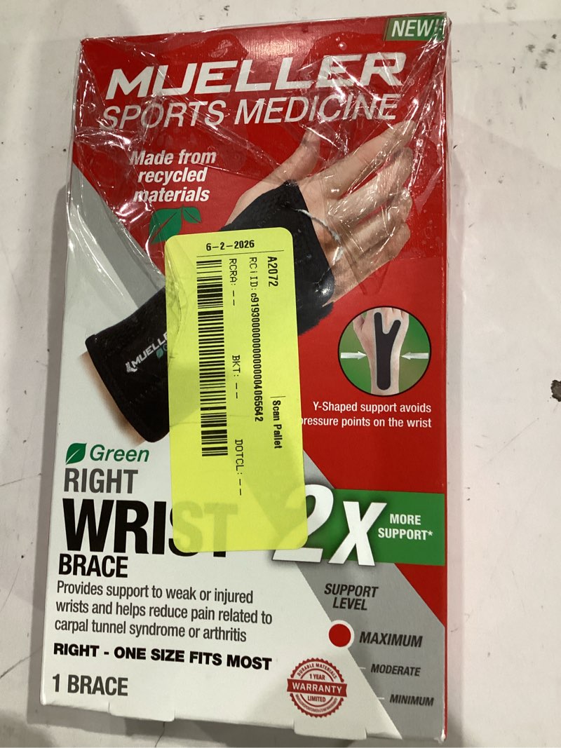Condition photo showing Good Condition for mueller sports medicine green fitted wrist brace, right, osfm, black