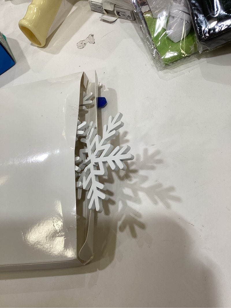 Condition photo showing New/Like New for Qunclay 20 Pcs Wooden Snowflake Decorations 3D Snowflake Tabletop Decor Winter Signs and Centerpiece for Winter Wonderland Decorations Xmas Tiered Tray Decor(White)