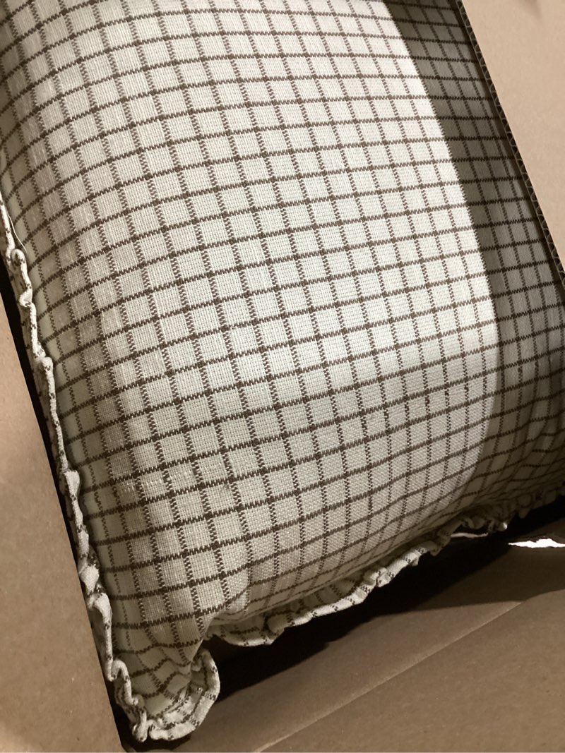 Condition photo showing Good Condition for Loloi Chris Loves Julia Dinah Collection PCJ0012 Ivory/Earth 22'' x 22'' Cover w/Poly Pillow