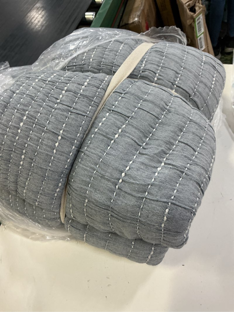Condition photo showing Good Condition for organic cotton channel stitch coverlet, full/queen, blue