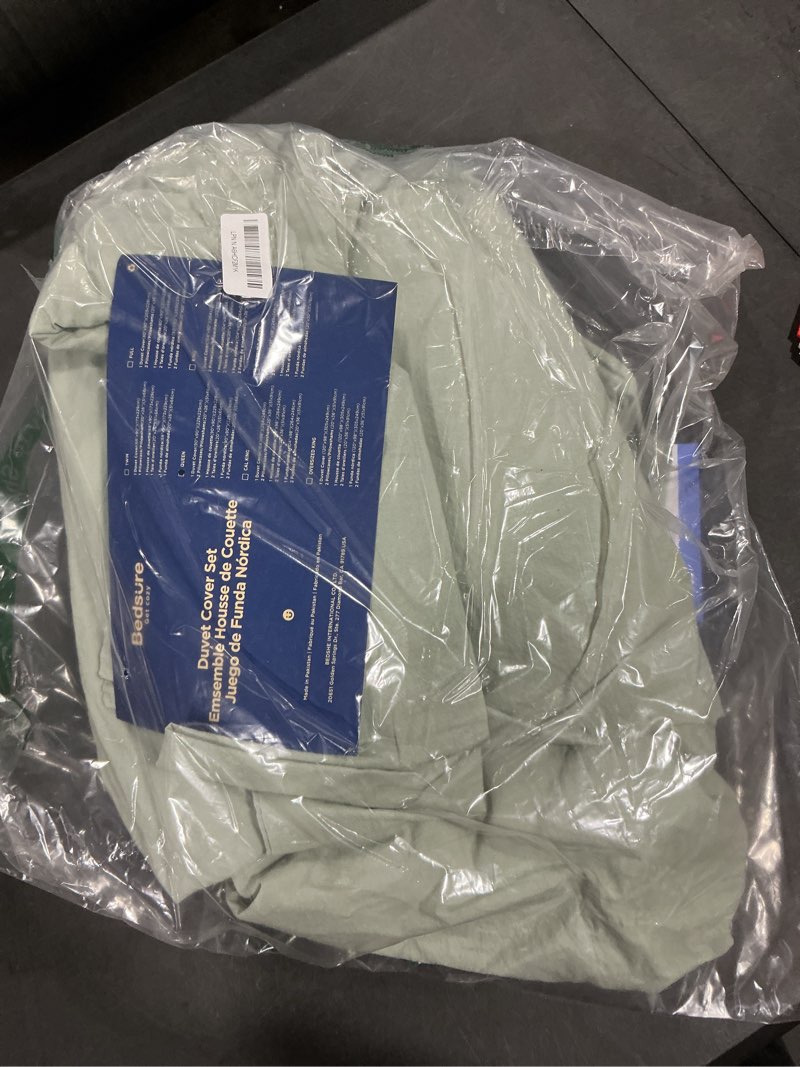 Condition photo showing Good Condition for Bedsure 100% Washed Cotton Duvet Cover Queen Size - Sage Green Minimalist Cotton Duvet Cover Linen Like for All Seasons - GentleSoft™ Plain Simple Bedding (Sage Green, Queen, 90"x90") Queen (90" x 90") 11 - Sage Green (No Comforter)