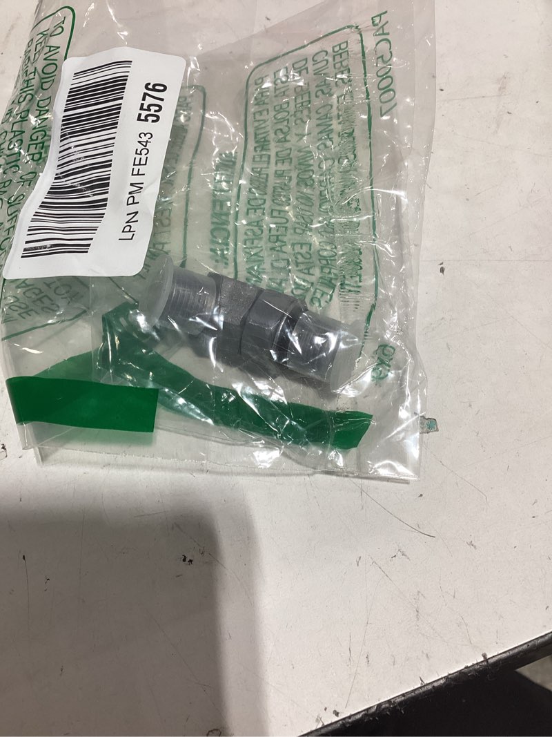 Condition photo showing As Is for simular product  gates g60308-1008 adapter fitting