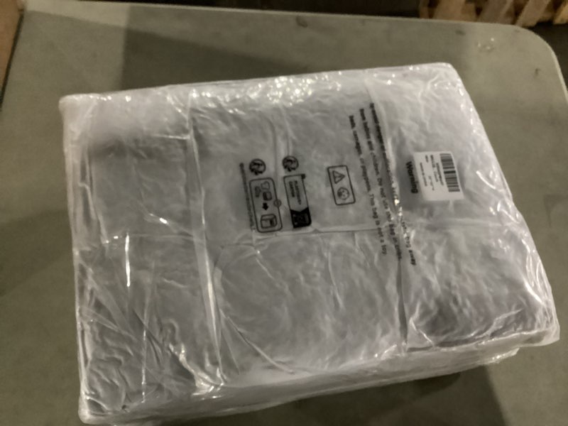 Condition photo showing New/Like New for MIULEE Pillow Inserts 22x22 (Pack of 4,White), Down Feather Throw Pillow Inserts, Premium Fluffy Stuffer Throw Pillows Cotton Fabric for Sofa Bed Couch 4 22x22 Inch