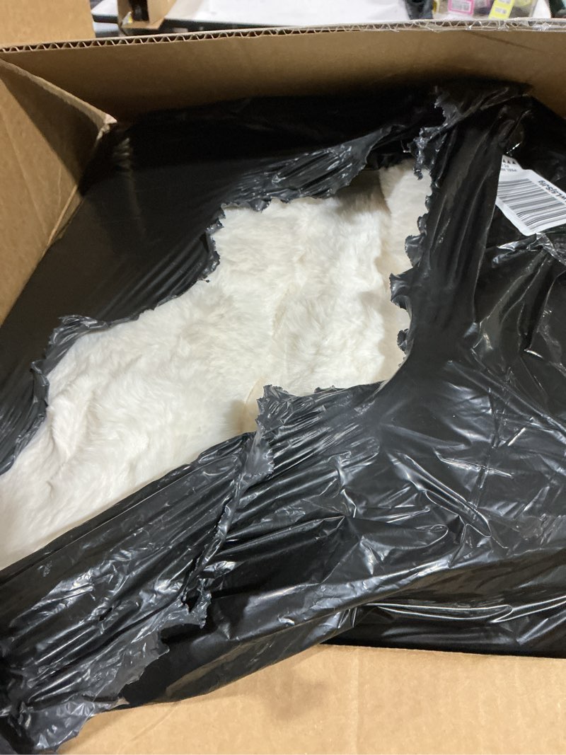 Condition photo showing Good Condition for creamy white rabbit plush rug 8'x10', fluffy faux fur shaggy area rug for nursery, kids room decor, soft fuzzy carpet for living room, bedroom, teen girls room creamy white 8'x10'(rectangular)