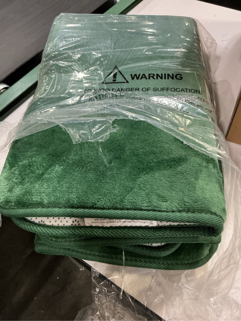 Condition photo showing Good Condition for Clara Clark 2 Piece Bathroom Rug Set - Memory Foam, Bath Mat Set, Plush, Cozy, Ultra Soft, Non Slip, Machine Washable, Quick Dry - 24” x 17”+ 32” x 20” - Forest Green Ice Green 17 x 24 + 20 x 32