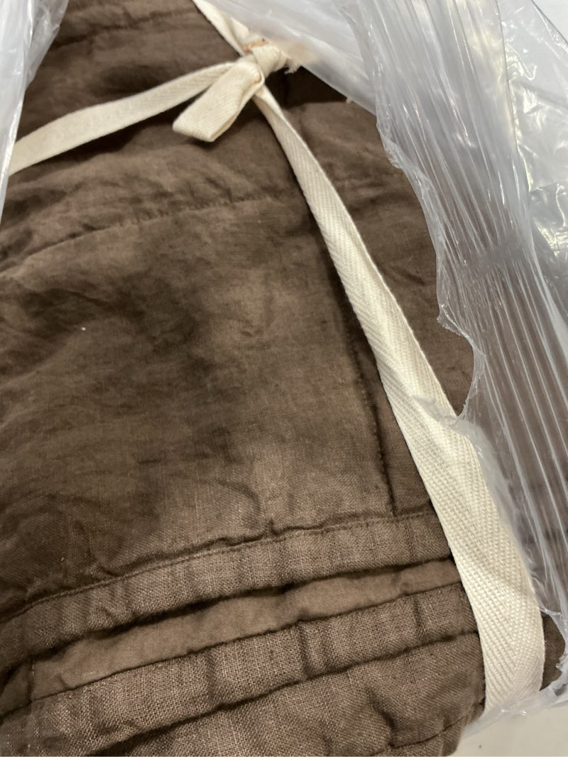 Condition photo showing Good Condition for quince 100% linen full/queen box quilt espresso