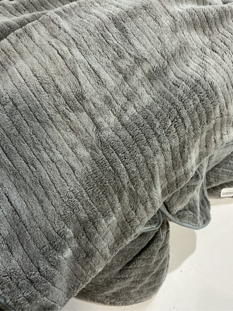 Condition photo showing As Is for Bath Towels Set of 4 Extra Large 35 x 70 Inches,Luxury Thick High Absorbent and Quick Dry Bath Sheet,Ultra Soft Microfiber,Bathroom,Beach,Yoga,Sport,SPA,Fitness (Grey) Grey 4 Piece Bath Towels