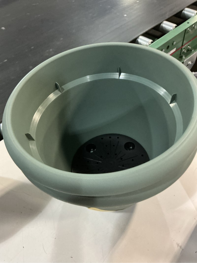 Condition photo showing Good Condition for bloem - ariana - plastic - traditional planter - living green - 8.5 in. pack 2