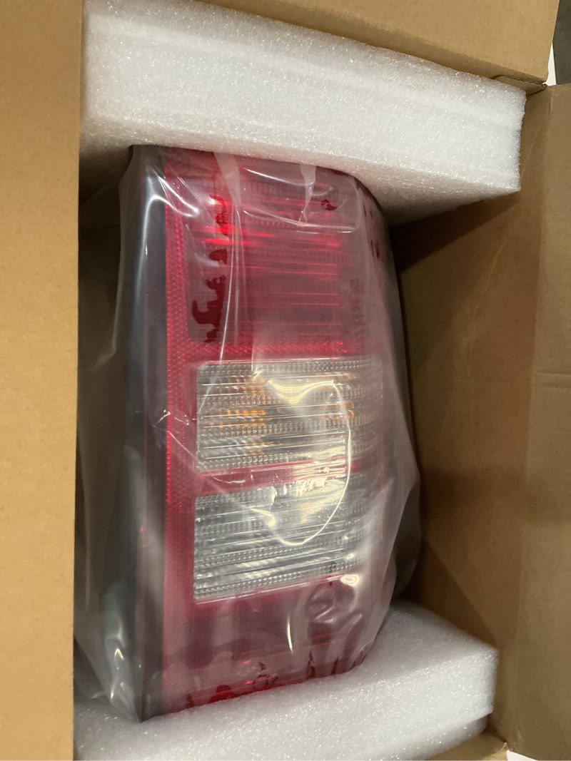 Condition photo showing New/Like New for boine right side tail light compatible with 2008-2017 jeep patriot rear light brake lamps replace 5160364ag - bulb included (right passenger side)