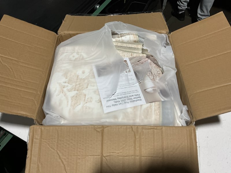 Condition photo showing Good Condition for 8x10 Washable Area Rugs for Living Room, Vintage Floral Non-Slip Low Pile Natural Rug Soft Throw Large Carpet for Dining Room Bedroom Home Office (Beige, 8'x10') 8' x 10' (Rectangular) Beige