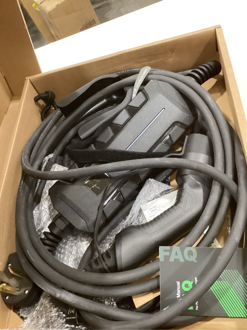 Portable charging box 