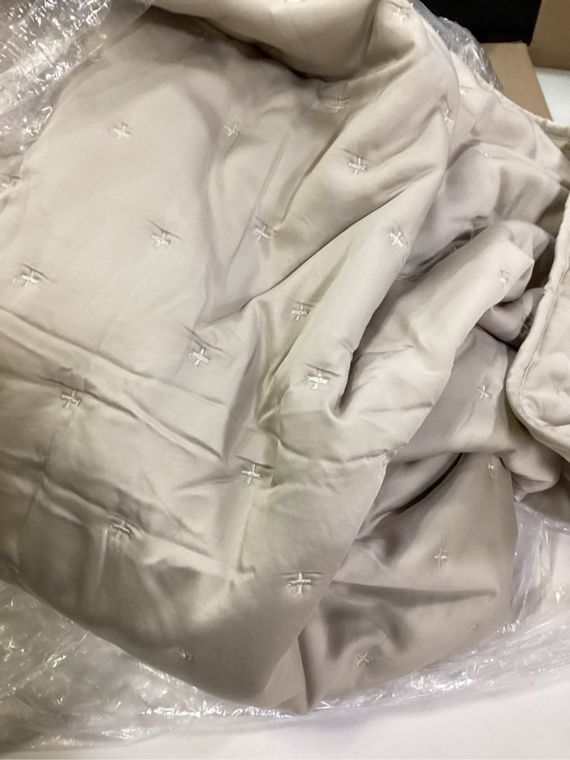 Condition photo showing Good Condition for bamboo dream quilt color: sand size: king/cal king