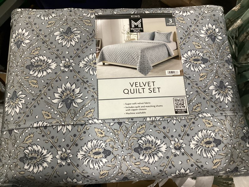 Condition photo showing New/Like New for (king size) member's mark 3-piece printed velvet quilt & matching sham sets, king