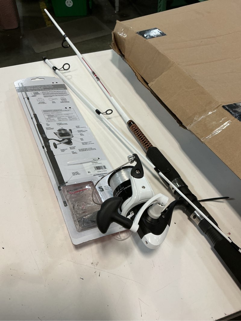 Condition photo showing Good Condition for ugly stik 7’ complete saltwater kit fishing rod and reel spinning combo