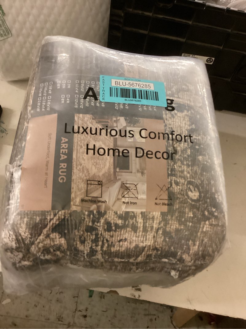 Condition photo showing New/Like New for area rug