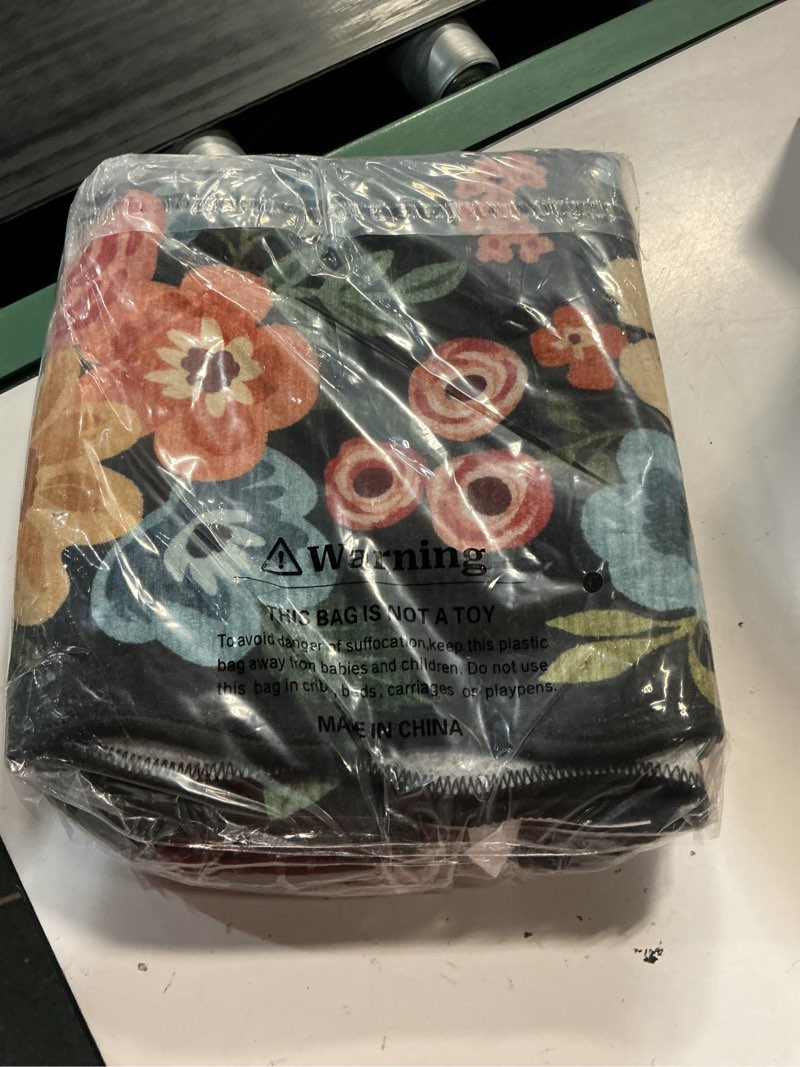 Condition photo showing New/Like New for dukino 2x3 rugs for entryway, floral door mat washable kitchen rugs, black | non slip, low pile, soft small rugs for entrance, bedroom, bathroom, laundry, pet friendly, non-shedding, modern home decor black (big) 2' x 3' (rectangular)