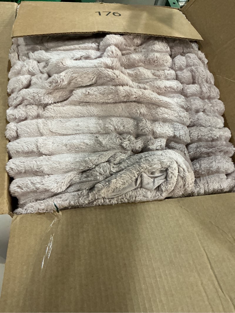 Condition photo showing Good Condition for BEDELITE Fleece King Comforter Set -Super Soft & Warm Fluffy Lotus Pink Bedding, Luxury Fuzzy Heavy Bed Set for Winter with 2 Pillow Cases Lotus Pink King