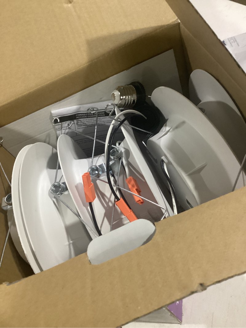 Condition photo showing Good Condition for utilitech white 6-in 650 -lumens switchable white round dimmable led wet rated recessed downlight 6 -pack