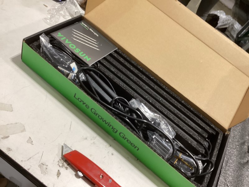 Condition photo showing Good Condition for vivosun lumaray led grow light bars 16”(4-bar), full spectrum side lighting with 60% red light up to 25% yields for grow tents, greenhouses, magnet reliability upgraded, sgs compatible 4 pack