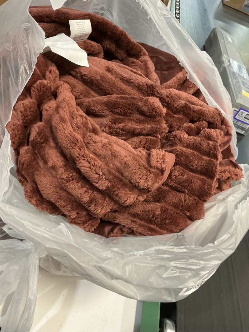 Condition photo showing Good Condition for BEDELITE Fleece Queen Comforter Set -Super Soft & Warm Fluffy Hot Chotolate Bedding, Luxury Fuzzy Heavy Bed Set for Winter with 2 Pillow Cases Hot Chotolate Queen