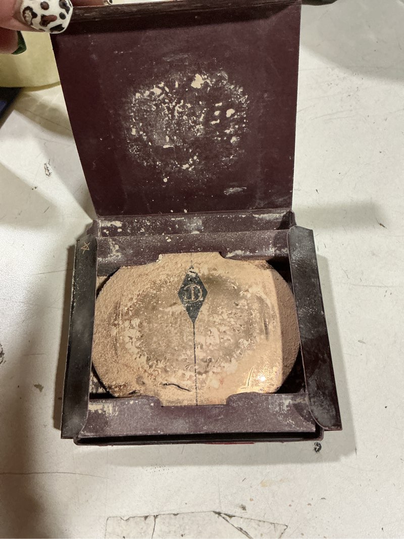 Condition photo showing As Is for Charlotte Tilbury Airbrush Flawless Finish Setting Powder - Pore-Blurring Pressed Powder for Face Makeup to Minimize Shine with a Soft-Focus Finish 1 Fair - very fair to fair Full Size