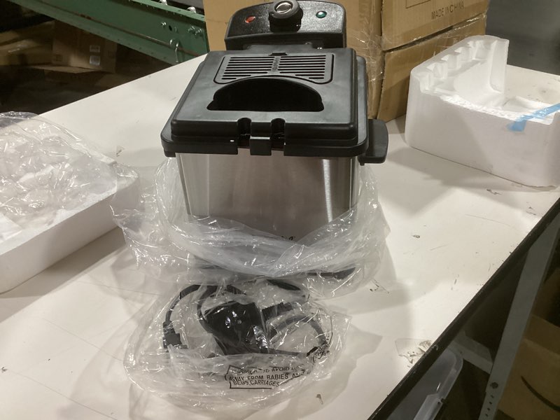 Condition photo showing Good Condition for Elite Gourmet 1.6 quart Deep Fryer Stainless Steel