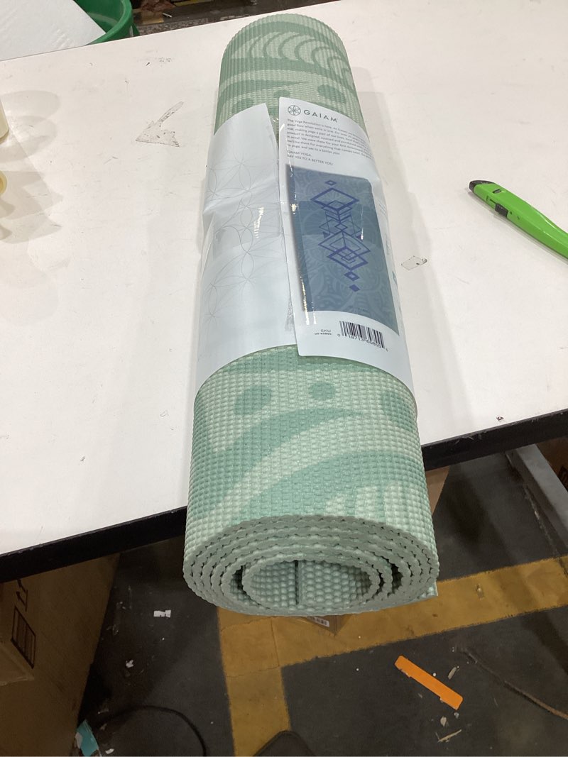 Condition photo showing Good Condition for gaiam print yoga mat, non slip exercise & fitness mat for all types of yoga, pilates & floor exercises fijian dream