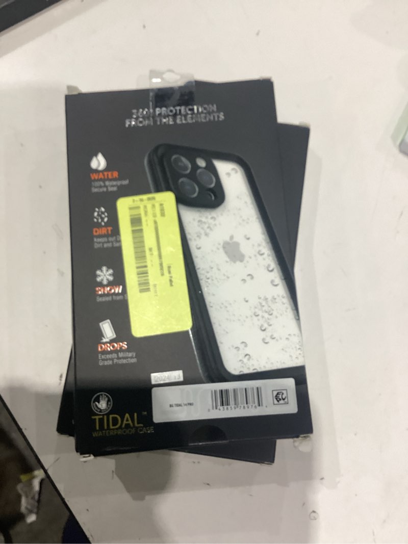 Condition photo showing Good Condition for body glove tidal waterproof phone case for iphone 14 pro - black/clear