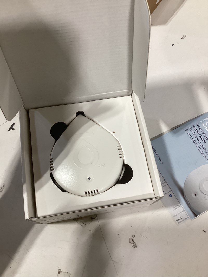 Condition photo showing Good Condition for moen flo smart water leak detector, drip or flood sensor alarm for home, 1-pack, white, 920-004 white 1 sensor