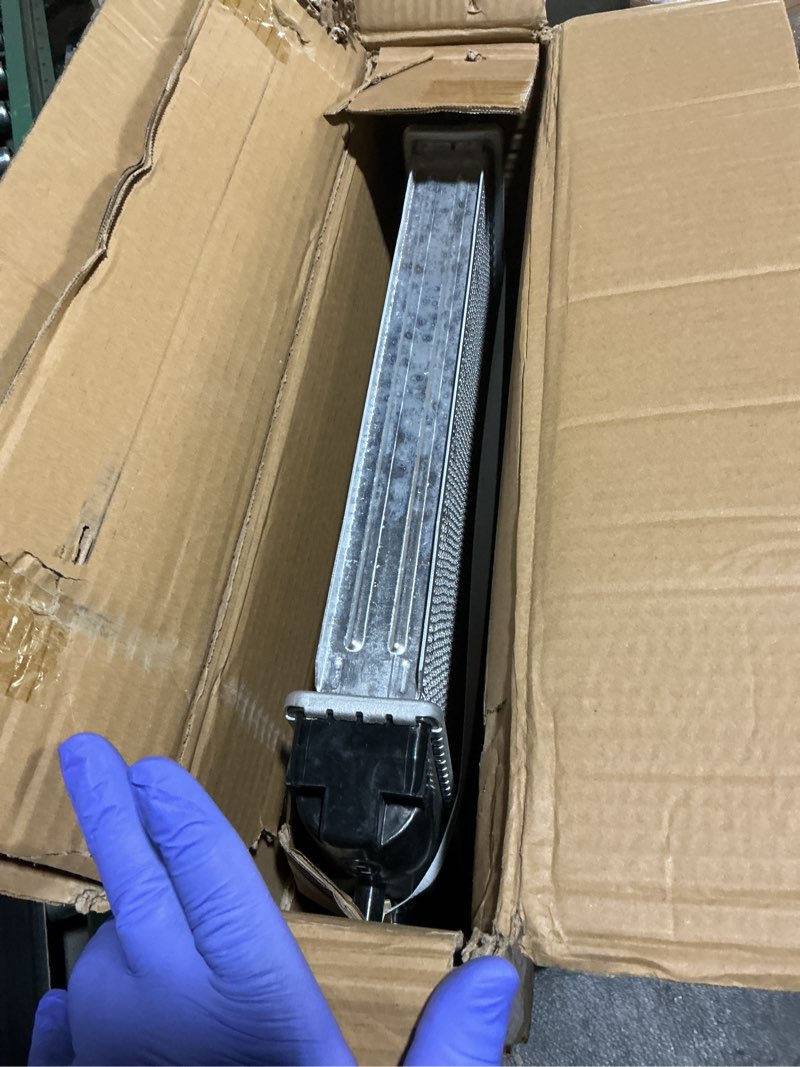 Condition photo showing Good Condition for tc420-16000 tractor radiator compatible with kubota tractor b3350 l3200 l3800 b2650 l3200 l3800 lx2610 lx3310 lx3520 & z model mowers tc42016000