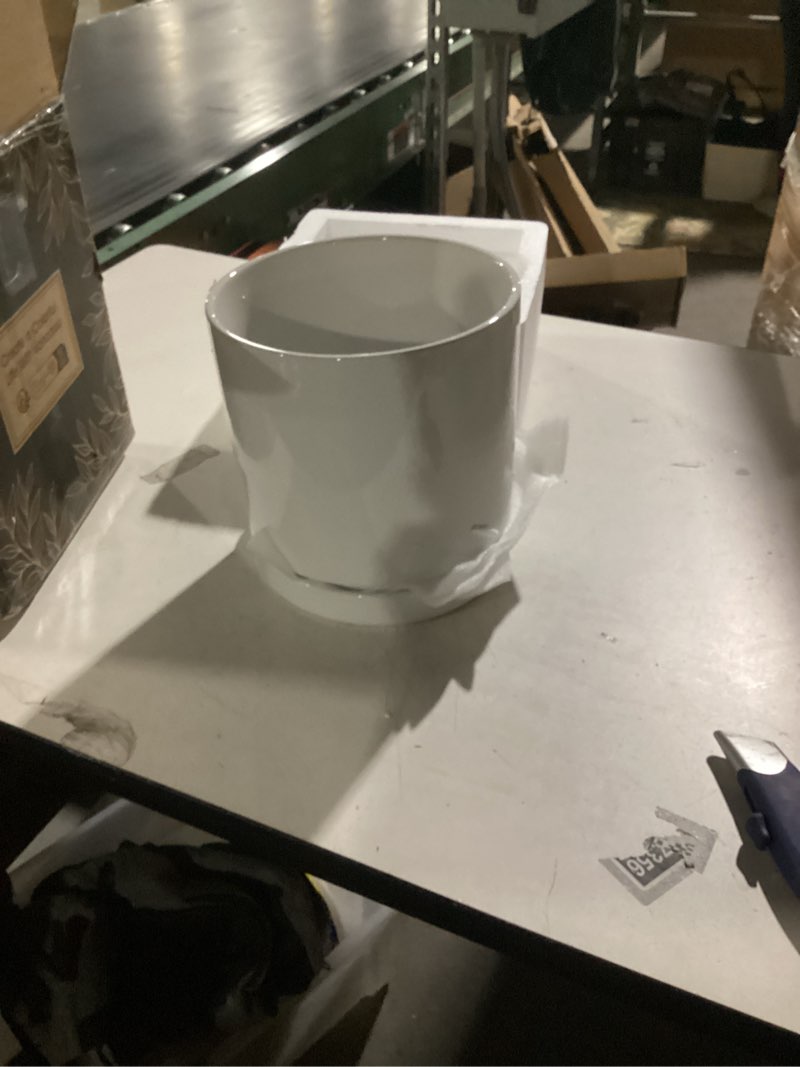 Condition photo showing Good Condition for vancasso Ceramic Plant Pots, 8.25 Inch Ceramic Pot for Plants, Planters Pots for Indoor Plants with Drainage Holes, Flower Pot for Indoor House Plant, White White 8.25 Inch