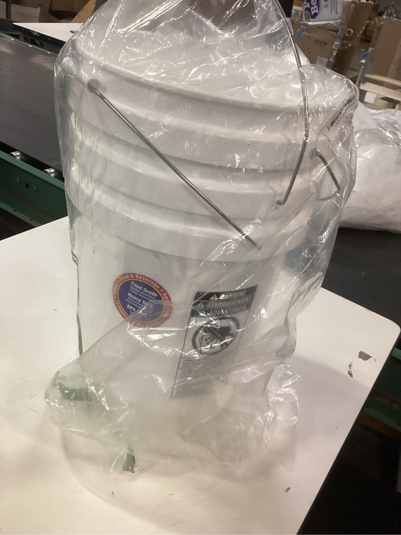 Condition photo showing New/Like New for United Solutions 5 Gallon Bucket - 3 Pack, White, Heavy Duty BPA-Free Plastic Bucket, Comfortable Handle, Easy to Clean, Perfect for on The Job, Home Improvement, or Household Cleaning