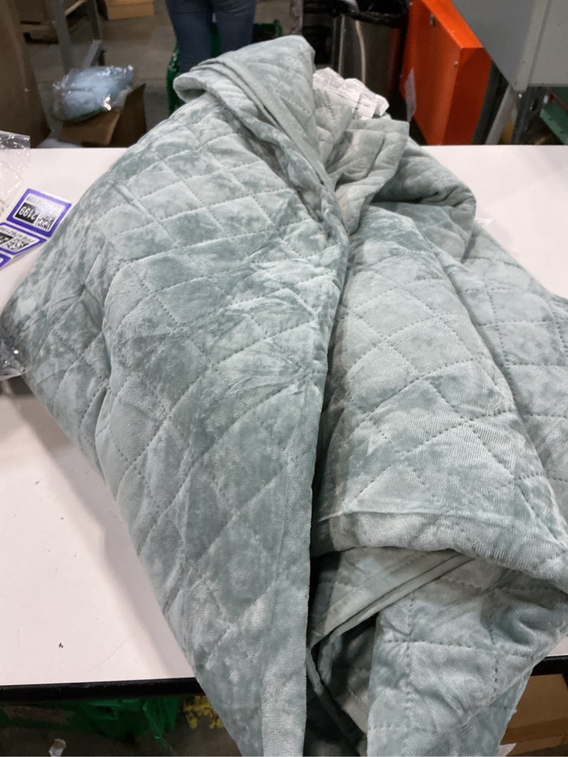 Condition photo showing Good Condition for luxury velvet queen quilt set, ultra soft lightweight velvet comforter set, oversized bedspread coverlet with 2 shams diamond pattern, for all season (aqua green) full/queen(90" x 96') aqua green- velvet