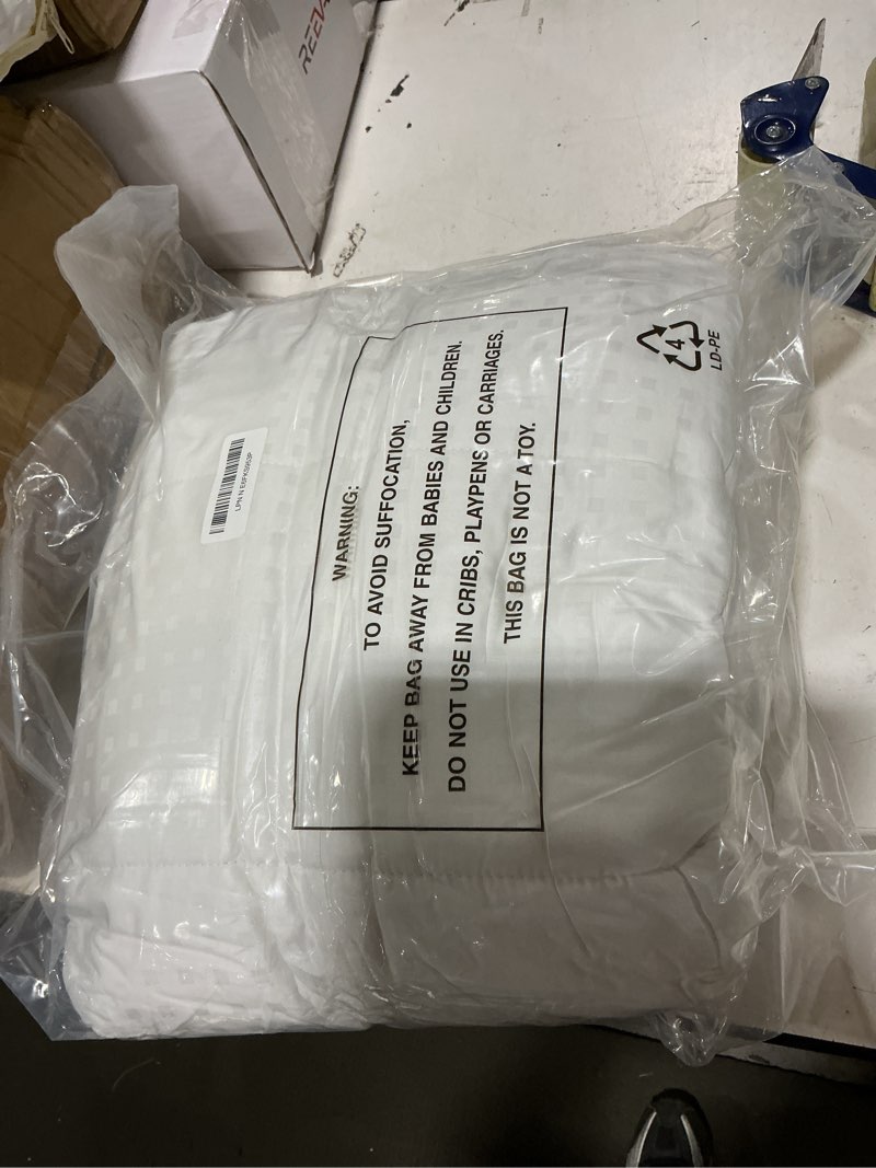 Condition photo showing New/Like New for easeland twin xl mattress pad pillow top quilted fitted mattress cover/protector extra long cotton top 8-21" deep pocket cooling mattress topper (39x80 inches, white) white twin xl