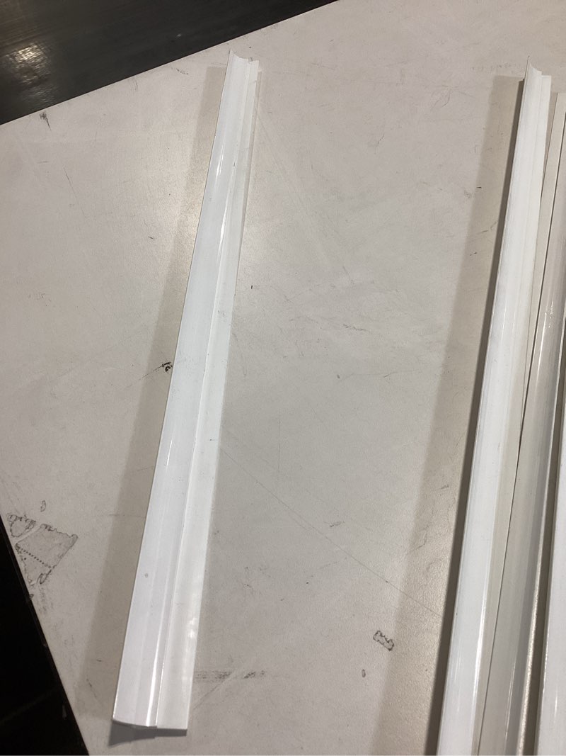 Condition photo showing Good Condition for Fasade 0.55-in W x 18-in L Gloss White PVC Inside corner